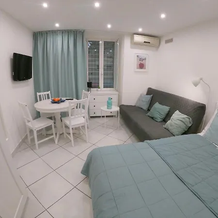 Apartment Break *